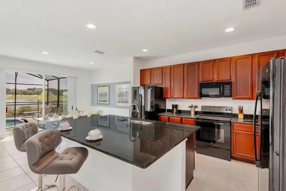 8BR Resort Mansion w Pool Games Room BBQ - photo 19
