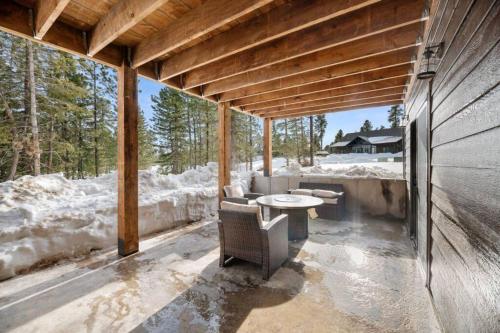 Trax N Trailz Lodge — 4-Star Luxury Hotel in Lead, United States