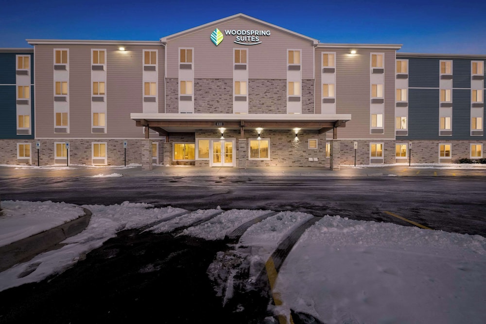 WoodSpring Suites Loves Park Rockford - photo 28