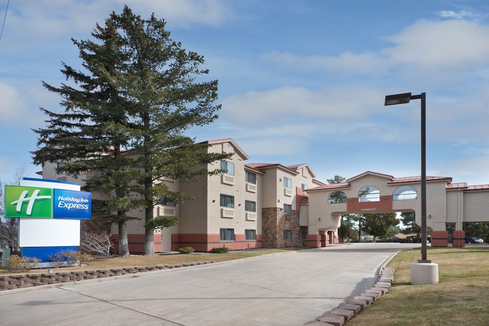Holiday Inn Express Show Low by IHG - photo 37