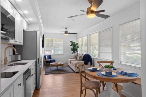 Fully Renovated Pool Home 2 min to beach — 4-Star Luxury Hotel in Myrtle Beach, United States