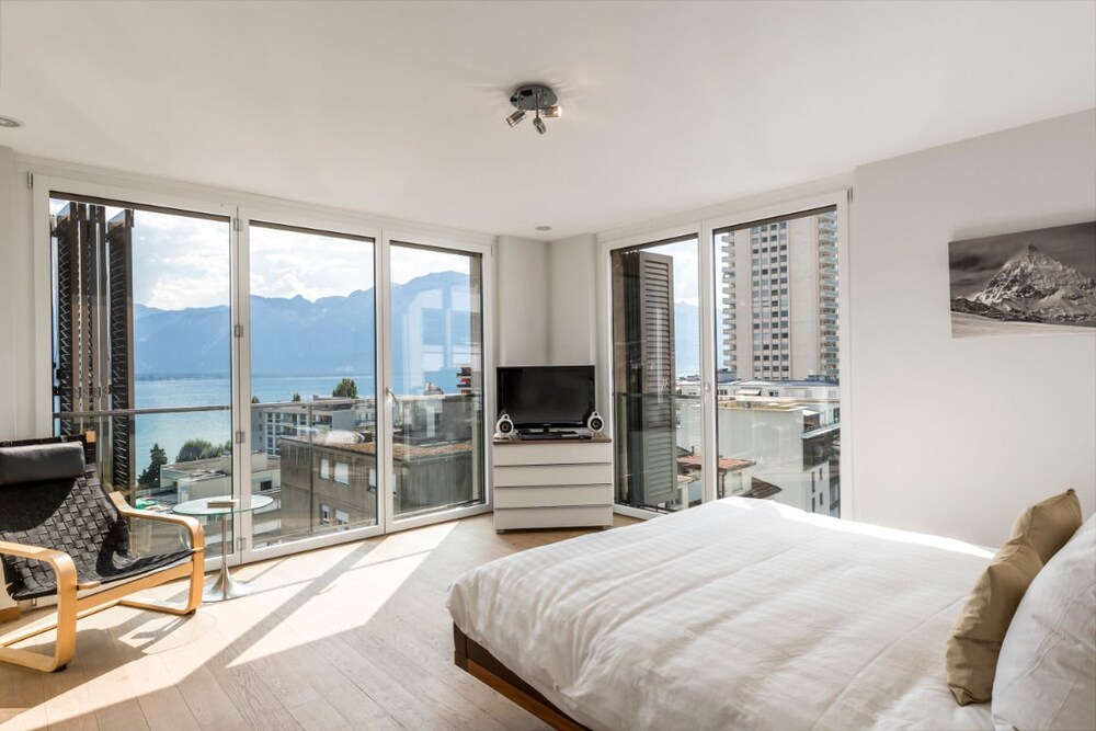 Luxury Apartment Lake View & Center of Montreux by GuestLee — 4-Star Luxury Hotel in Montreux, Switzerland