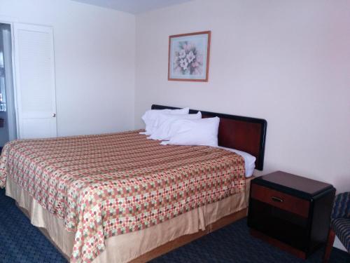 Economy Inn Toledo Perrysburg - photo 6