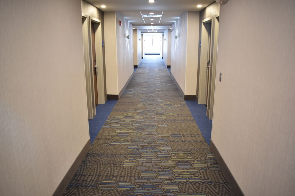 Holiday Inn Express & Suites Boston South Randolph by IHG - photo 50