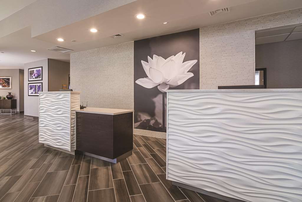 La Quinta Inn & Suites by Wyndham Phoenix Mesa West - photo 8