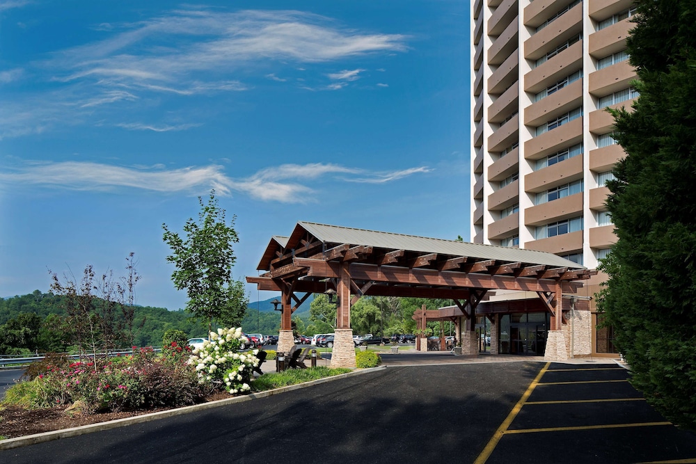The Park Vista a DoubleTree by Hilton Hotel Gatlinburg - featured photo