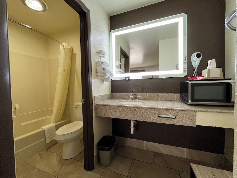 Budget Inn By OYO Nassawadox Hwy 13 - photo 11