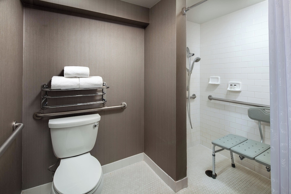 Sheraton Fairplex Suites & Conference Center - photo 13
