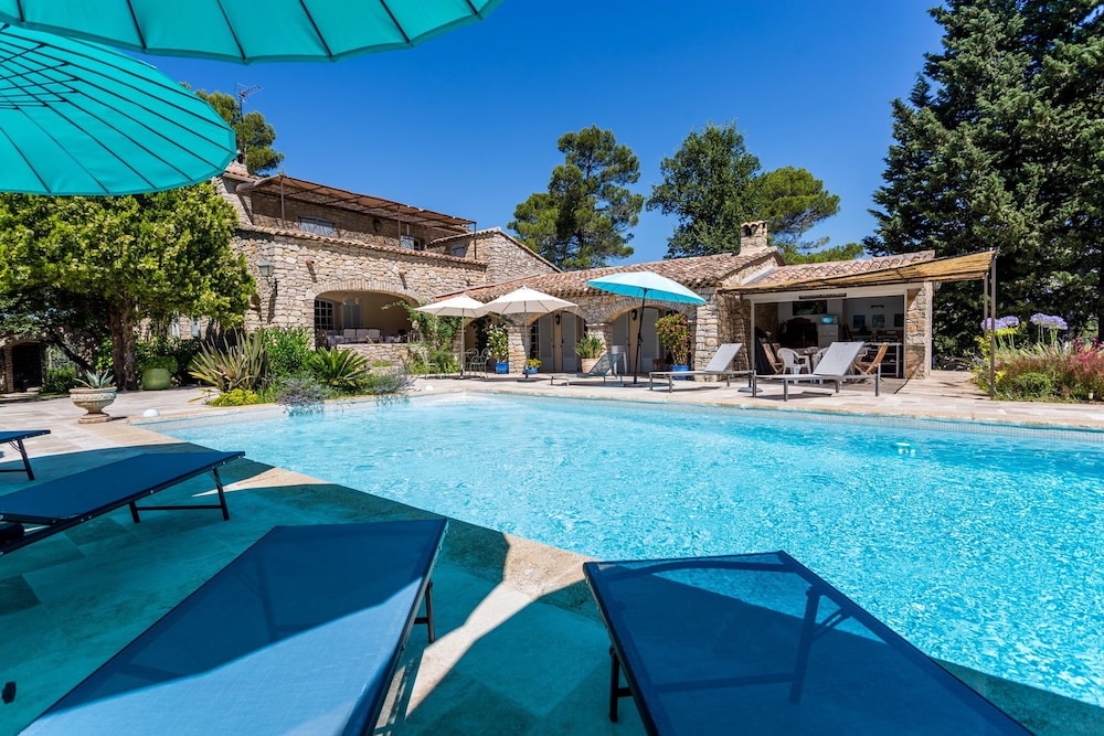 Domaine L'Helion — 4-Star Luxury Hotel in Taradeau, France
