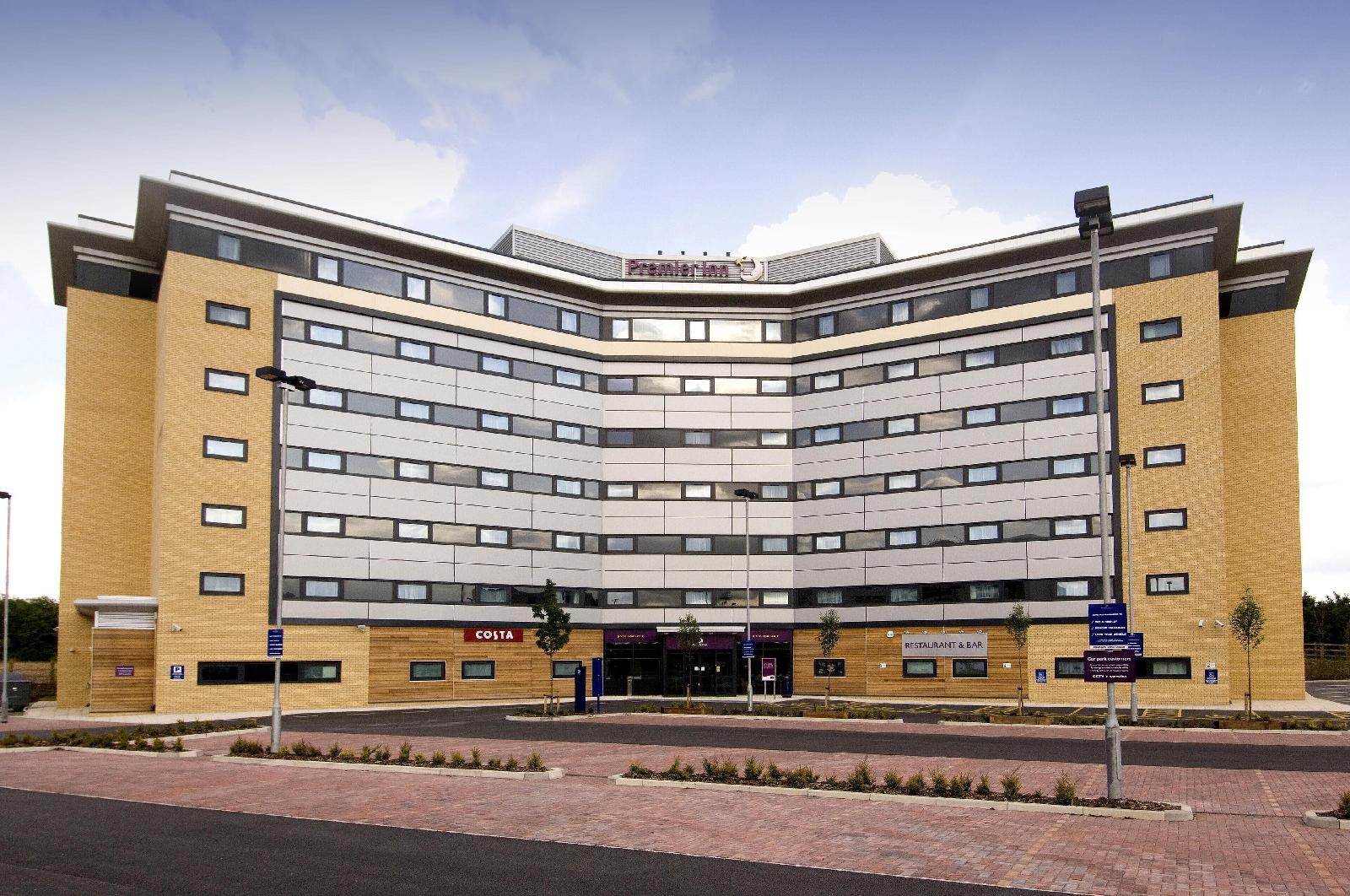 Premier Inn Manchester Airport Runger Lane South Hotel — hotel near Manchester Airport