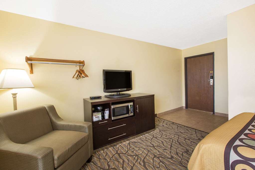 Super 8 by Wyndham Nampa - photo 12
