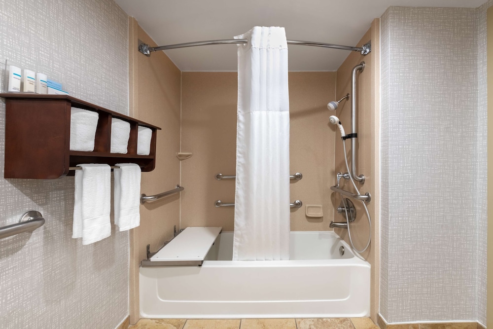 Hampton Inn Denver International Airport - photo 14