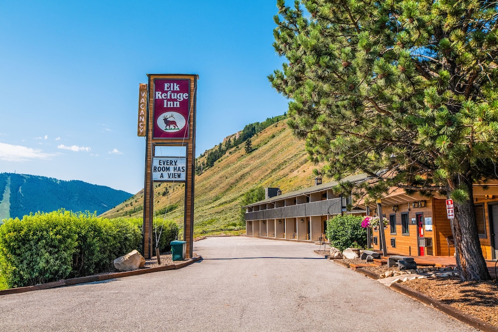 Elk Refuge Inn - carbon neutral hotel in Jackson