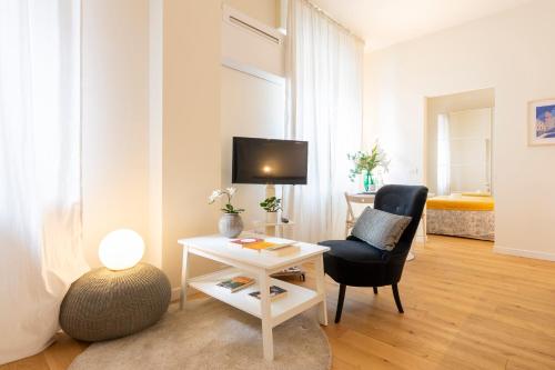 GuestHost West Studio — 4-Star Luxury Hotel in Milan, Italy