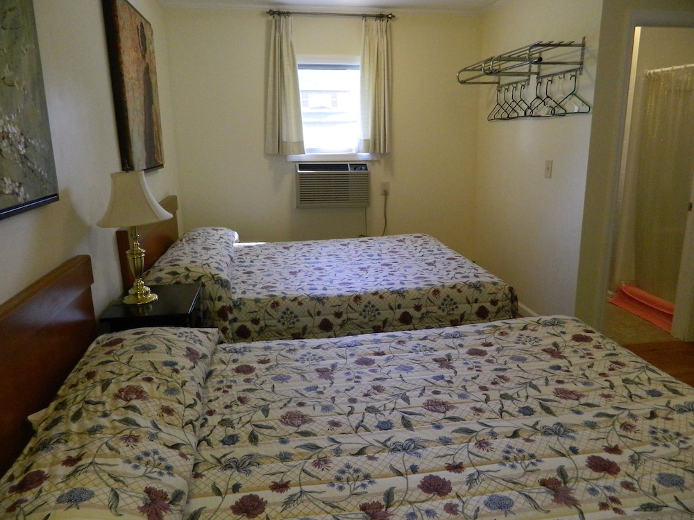 Twin Oaks Motel - photo 15