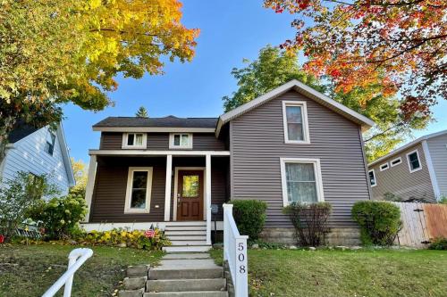 Petoskey Grove in Petoskey, United States