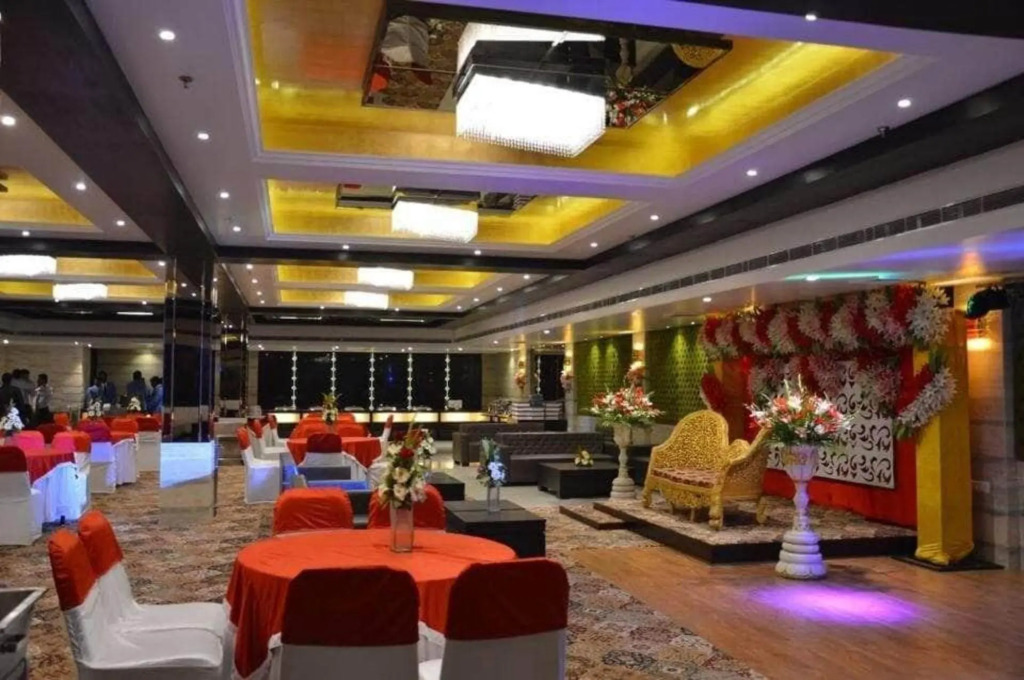 Red Apple Hotel