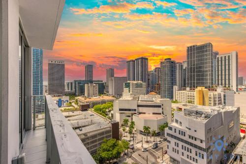 Beautiful 2BR Apartment with gym and Pool — 4-Star Luxury Hotel in Miami, United States