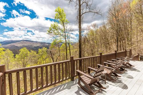 Moosehead Lodge — 4-Star Luxury Hotel in Bryson City, United States
