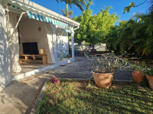 Villa Eden à 400 mètres de la plage du Souffleur — 4-Star Luxury Hotel in Port-Louis, Guadeloupe