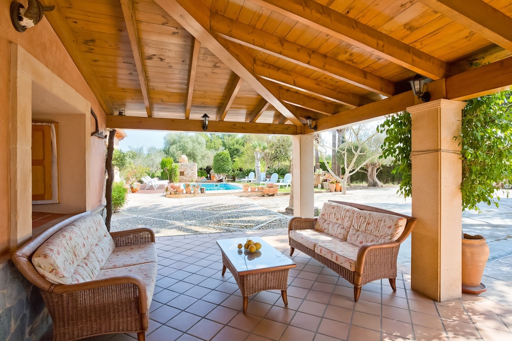 Villa Erika — 4-Star Luxury Hotel in Inca, Spain