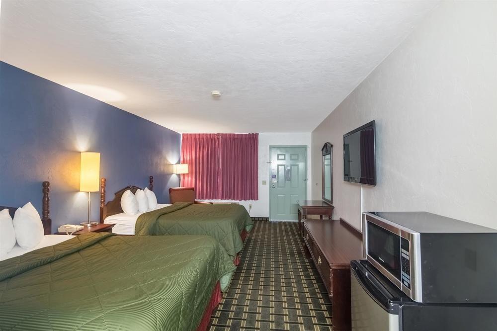 Premier Inn & Suites - photo 17