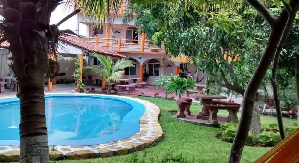 Hotel El Sol — Tequesquitengo