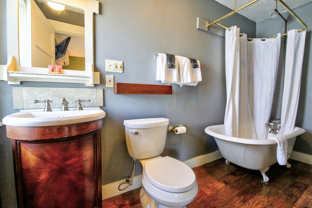 Hotel Charlotte - photo 29