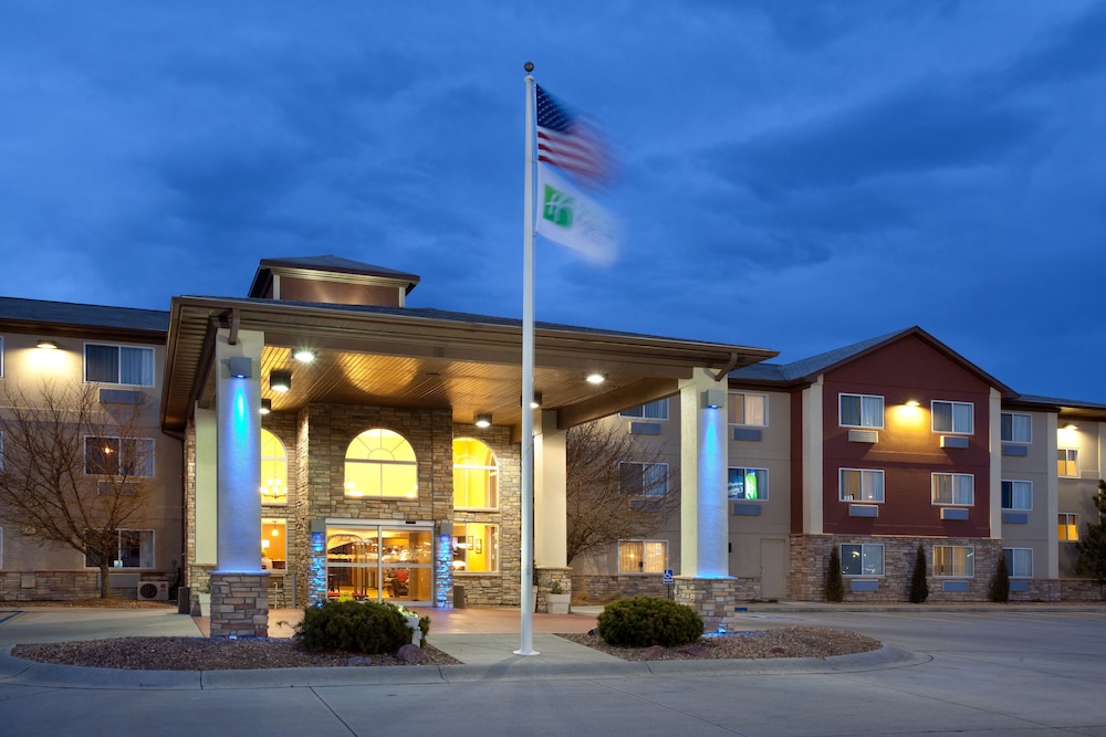 Holiday Inn Express Hotel & Suites Scottsbluff Gering by IHG - photo 32