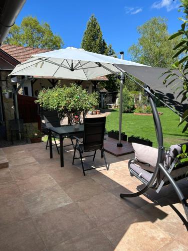 Csaol Apartman Ház — 4-Star Luxury Hotel in Velence, Hungary