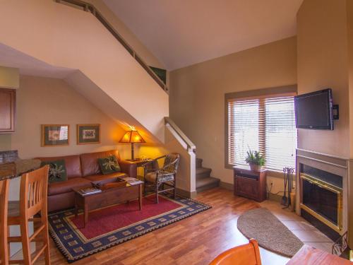 Spacious 2 Bed At Crystal Mountain Resort 2 Bedroom Condo by Redawning - photo 7