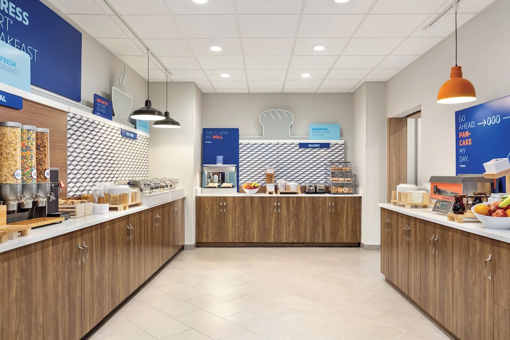Holiday Inn Express & Suites Bessemer Birmingham SW by IHG - photo 41