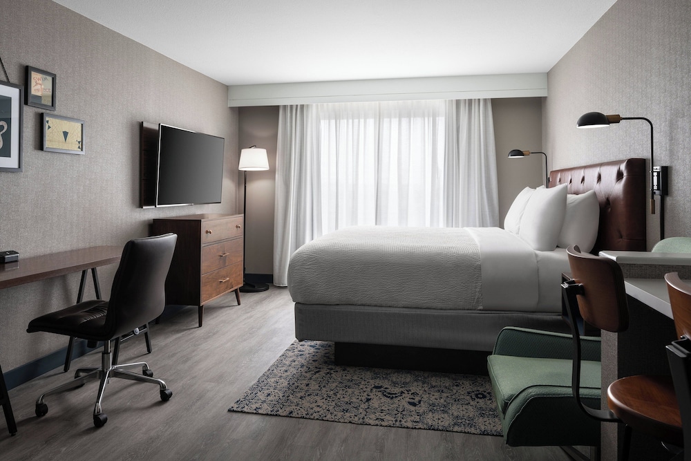 Four Points by Sheraton Hotel & Suites San Francisco Airport - photo 13