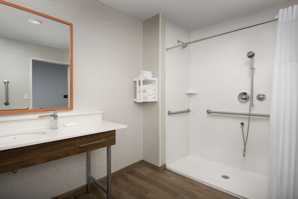 Hampton Inn Warroad MN - photo 17