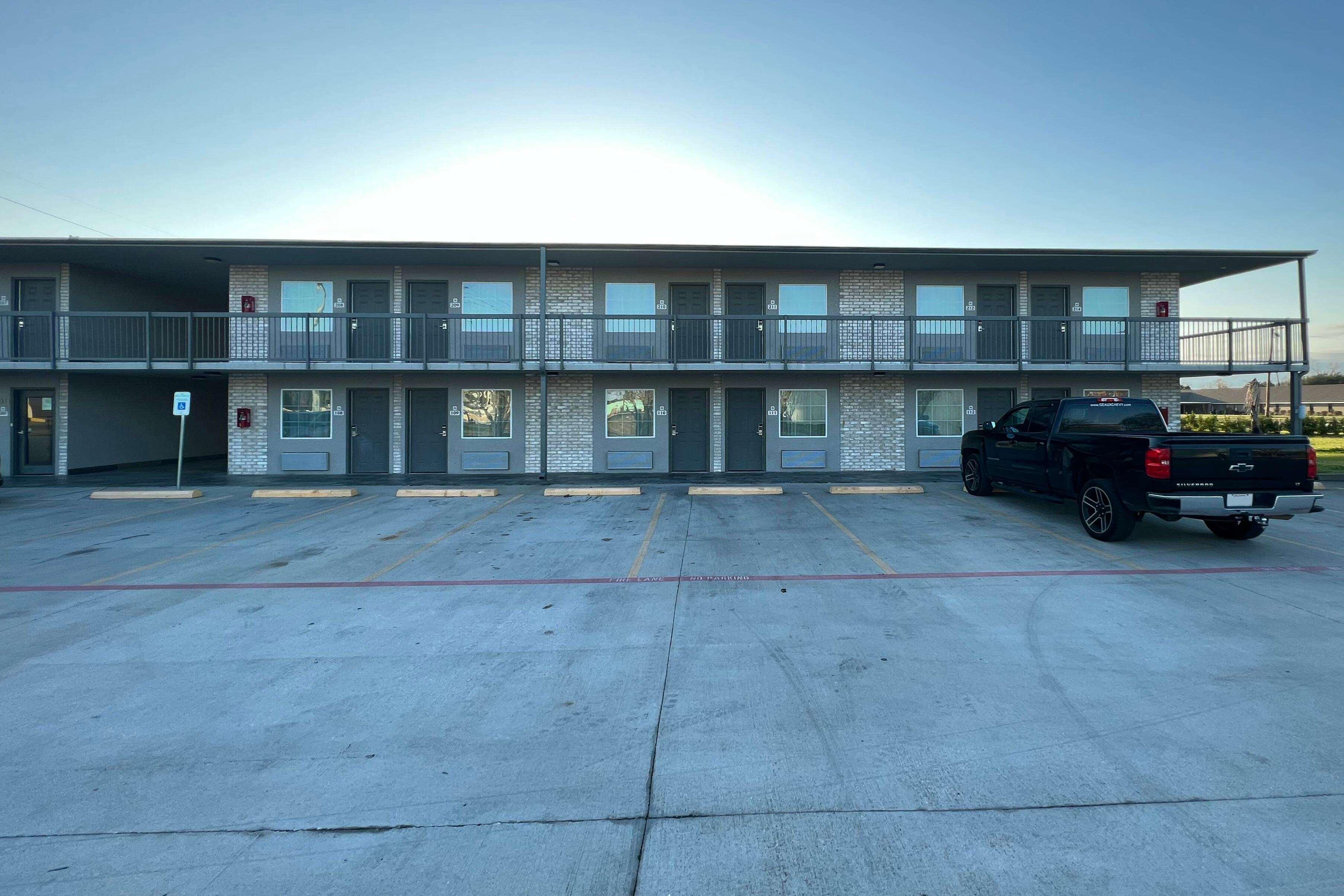 Super 8 by Wyndham Sulphur South - photo 18