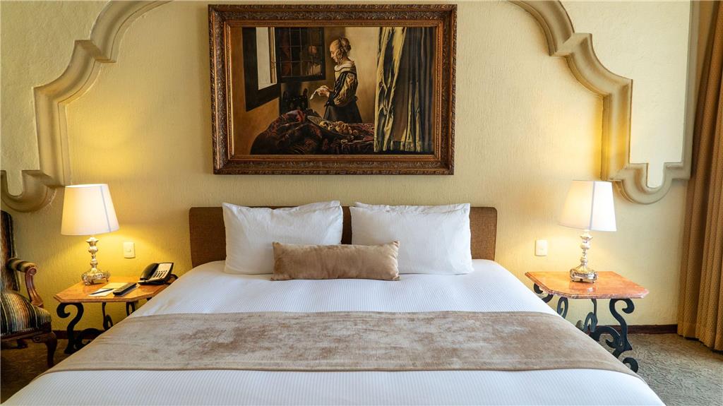 Master Suite king
