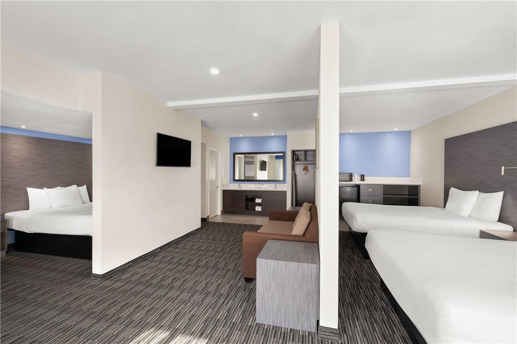 Travelodge Inn & Suites by Wyndham Anaheim on Disneyland Dr - photo 29