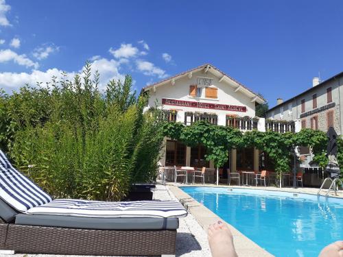 Logis Hotel le 1050 — Saint-Agreve — photo 2
