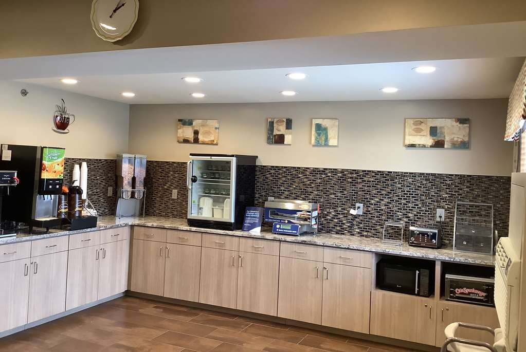 Super 8 by Wyndham Lincoln West - photo 15