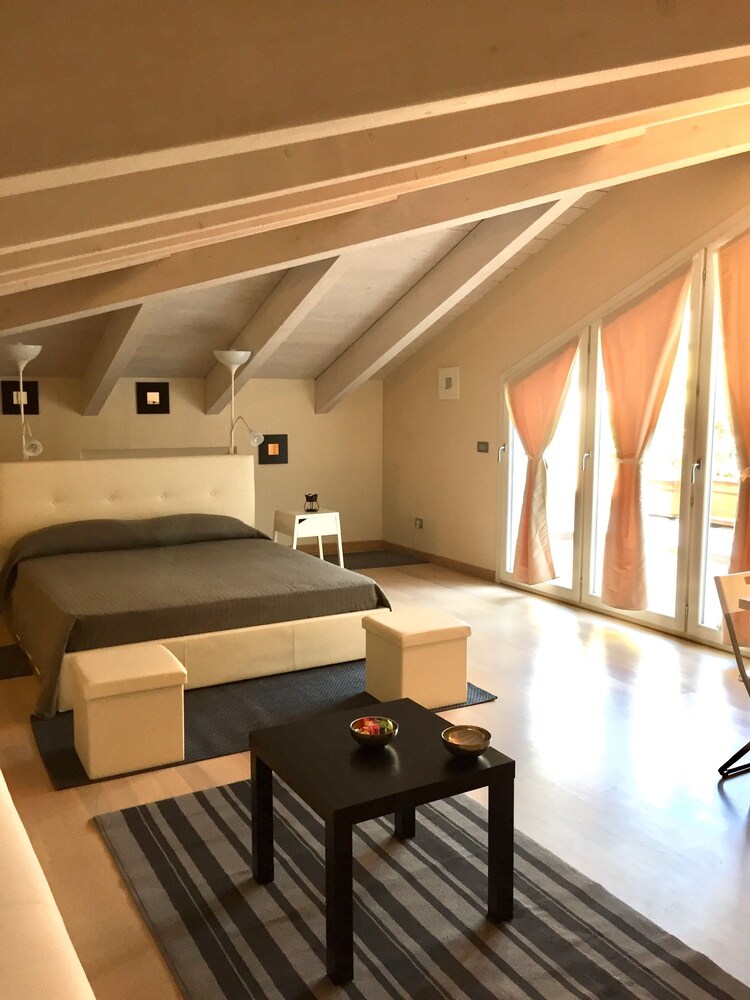 Residenza Virgiliana Suite Con Terrazza Centro Storico — 4-Star Luxury Hotel in Mantova, Italy