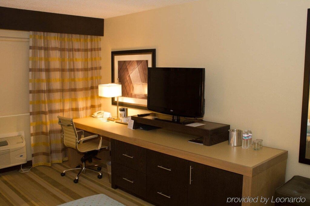 Wyndham Garden Huntsville Airport - photo 13