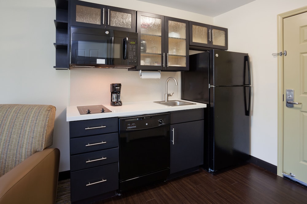 Candlewood Suites Dickinson ND by IHG - photo 11
