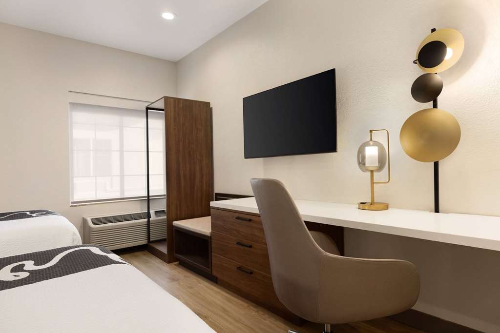 La Quinta Inn & Suites by Wyndham Port Arthur - photo 27