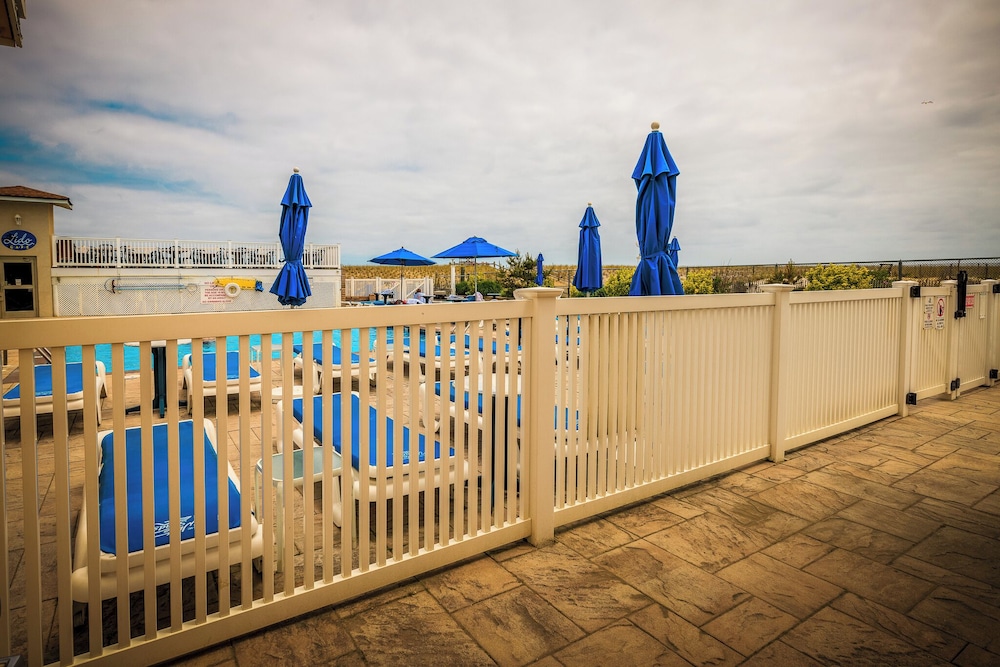 The White Sands Oceanfront Resort & Spa - photo 37