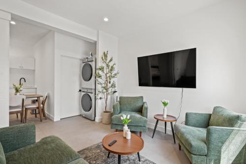 Private Cozy Guest House King Bed Parking Pet Friendly near Penmar Golf Course — 4-Star Luxury Hotel in Los Angeles, United States