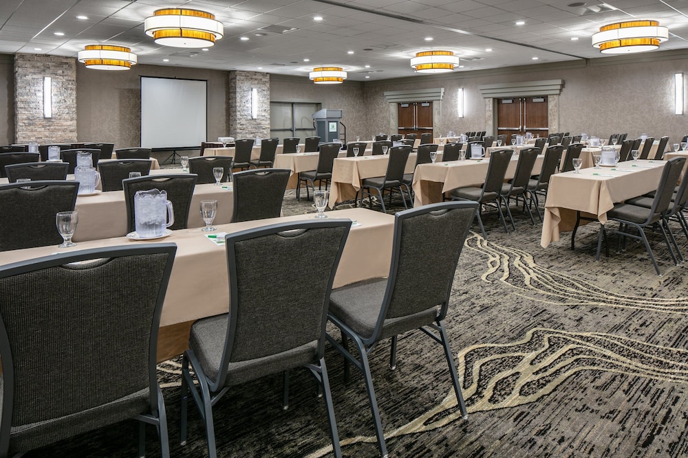 Holiday Inn Hotel & Suites Des Moines Northwest by IHG - photo 43