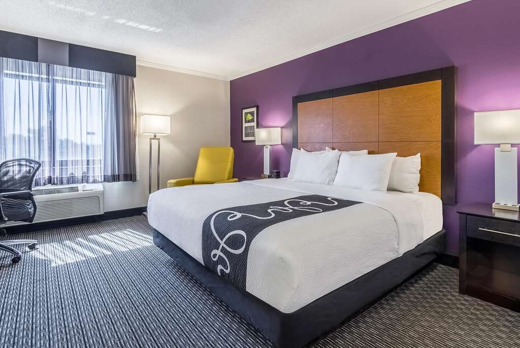 La Quinta Inn & Suites by Wyndham Phoenix Mesa West - photo 23