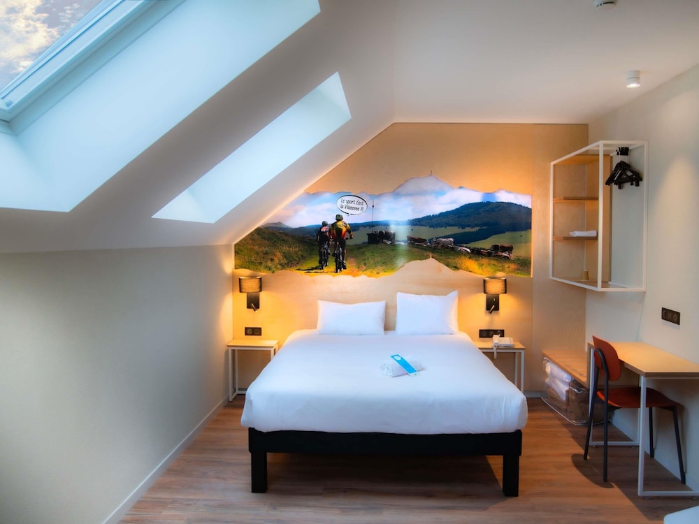 ibis Styles Clermont Ferrand Le Brezet Aeroport in Clermont-Ferrand, France