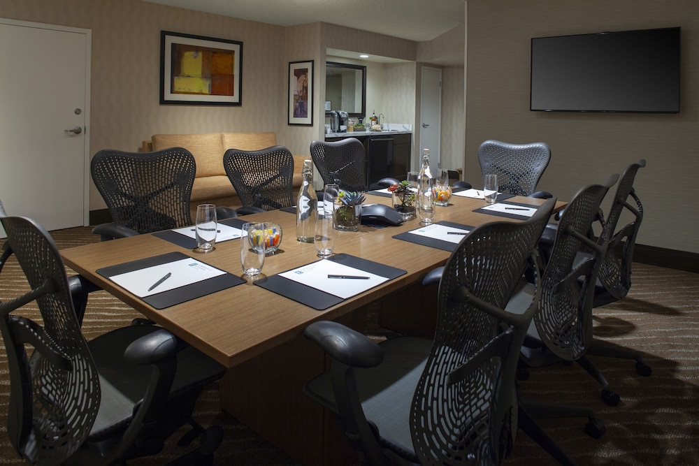 Embassy Suites by Hilton Phoenix Scottsdale - photo 59