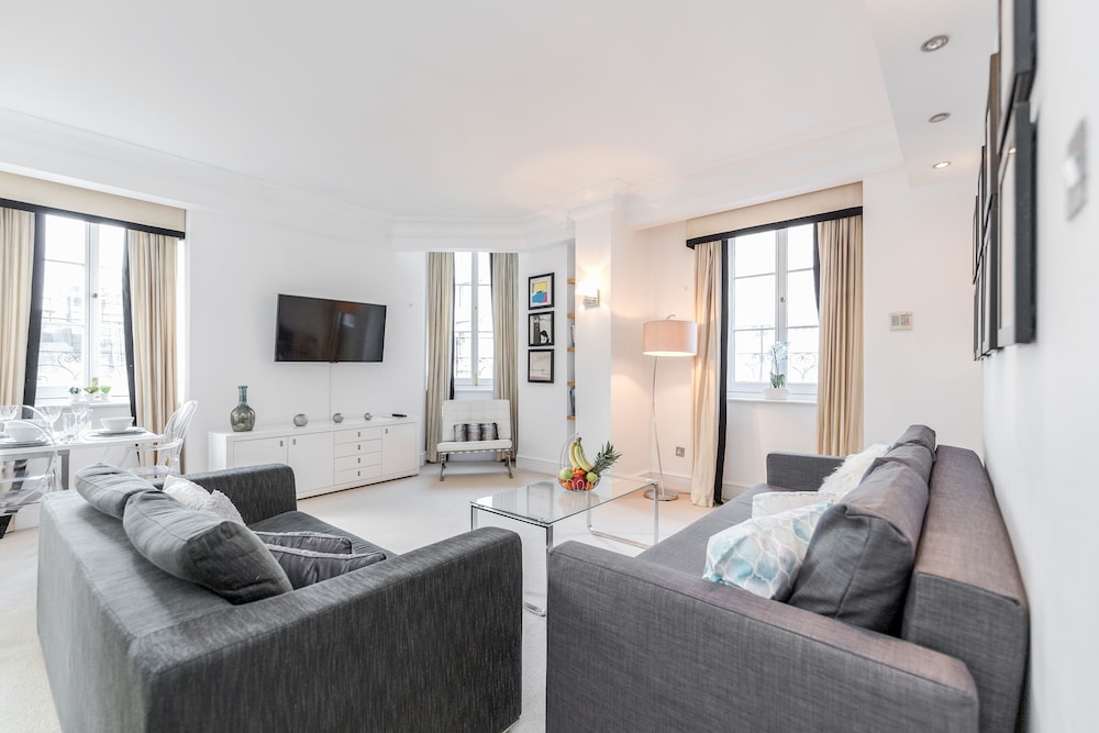 Welcome London Trafalgar Square — 5-Star Luxury Hotel in London, United Kingdom